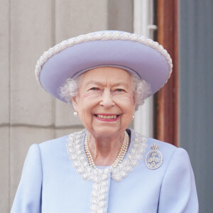 Elizabeth II - La famille royale au balcon lors de la parade militaire "Trooping the Colour" dans le cadre de la célébration du jubilé de platine de la reine Elizabeth II à Londres, le 2 juin 2022.