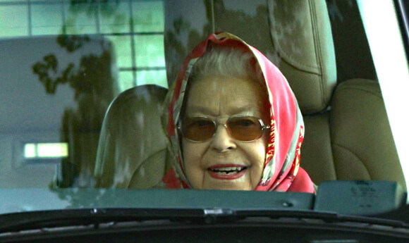 La reine Elizabeth II d'Angleterre aperçue en voiture à Sandringham, quelques jours après son 96 ème anniversaire, le 25 avril 2022.