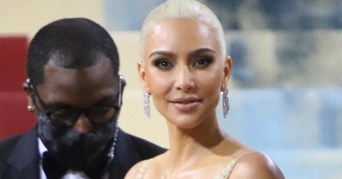 Kim Kardashian Qui Porte La Célèbre Robe De Marilyn Monroe Les Célébrités Arrivent à La 1509