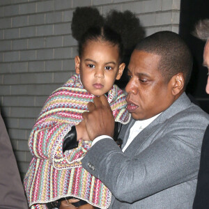 Beyonce Knowles, Jay-Z et leur fille Blue Ivy Carter à la sortie de la première de "Annie" à New York, le 7 décembre 2014 