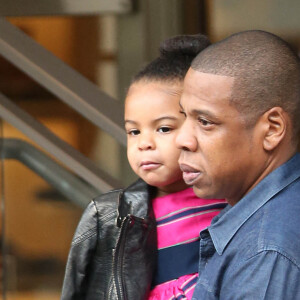 Jay-Z et sa femme Beyoncé font du shopping avec leur fille Blue Ivy à Beverly Hills, le 11 novembre 2014. 