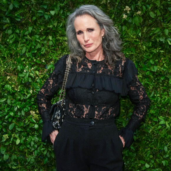 Andie MacDowell au photocall du dîner Chanel lors du Festival du Film de Tribeca à New York, le 13 juin 2022. 