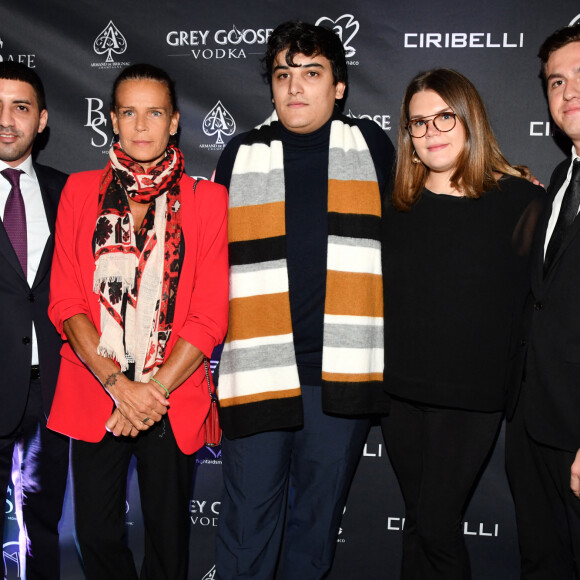 La princesse Stéphanie de Monaco et sa fille Camille Gottlieb entourées par Majdi, le RP du club, Medy Anthony, le directeur du MK, et Hugo, le RP du club, durant la présentation officielle de l'association Be Safe dont la présidente est Camille Gottlieb au MK sur le port de Monaco le 10 novembre 2018.  © Bruno Bebert / Bestimage 