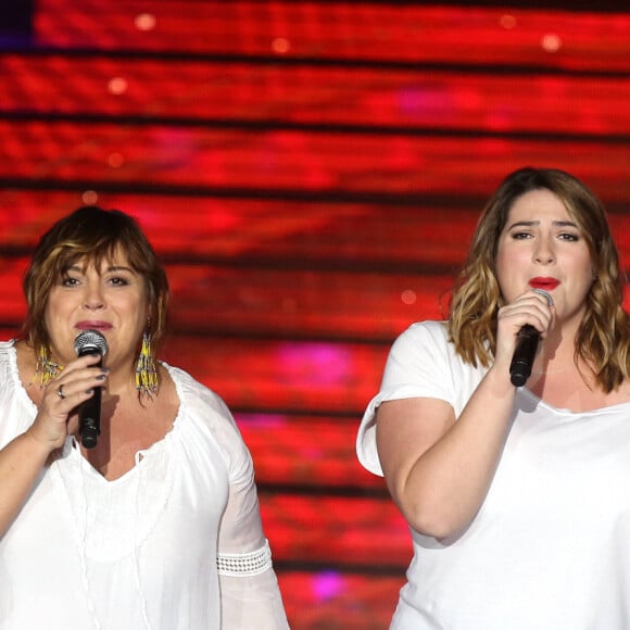 Michèle Bernier et sa fille Charlotte Gaccio - Enregistrement de l'émission "Tous au Lido pour le Sidaction", qui sera diffusée le 2 avril sur France 2, à Paris. Le 21 mars 2016 © Jacovides-Moreau / Bestimage 