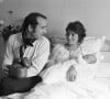 Claude Brasseur, sa femme Michèle Cambon et leur nouveau né Alexandre, à la maternité. Le 31 mars 1971 © Jean Lenoir via Bestimage