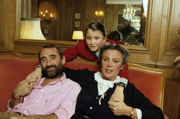 Claude Brasseur, sa femme Michèle et leur fils Alexandre. Le 30 décembre 1983 © Jean-Claude Colin via Bestimage