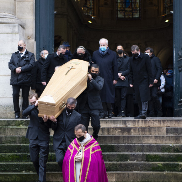 Alexandre Brasseur, le fils de Claude Brasseur, Michèle Cambon Brasseur, la femme de Claude Brasseur à Paris le 29 décembre 2020. © JB Autissier / Panoramic / Bestimage
