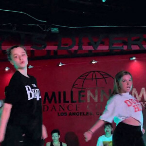 Shiloh Pitt en répétitions dans un studio de danse à Los Angeles, le 16 juin 2022.  Angelina Jolie and Brad Pittís daughter Shiloh shows off her dance moves at Los Angeles dance studio. The 16 year old can be seen dancing wit 2 fellow dancers to Doja Catís Vegas from the Elvis soundtrack 