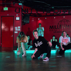 Shiloh Pitt en répétitions dans un studio de danse à Los Angeles, le 16 juin 2022.  Angelina Jolie and Brad Pittís daughter Shiloh shows off her dance moves at Los Angeles dance studio. The 16 year old can be seen dancing wit 2 fellow dancers to Doja Catís Vegas from the Elvis soundtrack 