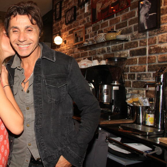 Exclusif - Jean-Luc Lahaye et sa compagne Paola - Dîner au restaurant "Alfredo Positano" à Paris. Le 7 juillet 2020. © Baldini / Bestimage