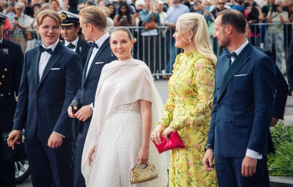 Le prince Sverre Magnus de Norvège, Marius Hoelby, La princesse Ingrid Alexandra de Norvège, la princesse Mette-Marit de Norvège, Le prince Haakon de Norvège - Soirée de gala à l'occasion du 18 ème anniversaire de la princesse Ingrid Alexandra de Norvège à Oslo, le 16 juin 2022. 