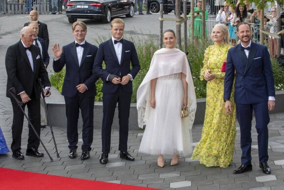 Le roi Harald V de Norvège, Le prince Sverre Magnus de Norvège, Marius Hoelby, La princesse Ingrid Alexandra de Norvège, la princesse Mette-Marit de Norvège, Le prince Haakon de Norvège - Soirée de gala à l'occasion du 18 ème anniversaire de la princesse Ingrid Alexandra de Norvège à Oslo, le 16 juin 2022. 