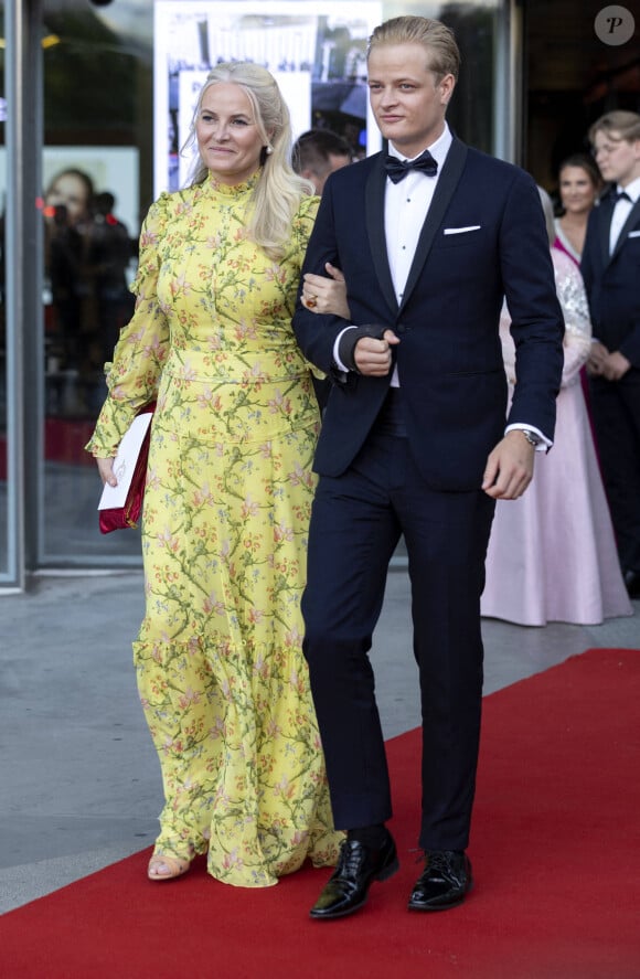 La princesse Mette Marit de Norvège et son fils Marius Borg Høiby - La princesse Ingrid Alexandra de Norvège fête ses 18 ans lors d'un dîner de gala offert par le gouvernement à la bibliothèque nationale de Oslo le 16 juin 2022.