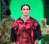 Aurélien Enthoven (fils de C. Bruni) Défilé Versace "Collection Prêt-à-Porter Homme Printemps/Eté 2023" lors de la Fashion Week de Milan (MLFW), le 18 juin 2022. 
