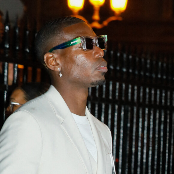 Paul Pogba et sa femme Maria Zulay Salaues - Arrivées et sorties du défilé Off-White Femme Automne/hiver 2022/2023 au palais Brongniart à Paris, France, le 28 février 2022. © Veeren-Christophe Clovis / Bestimage