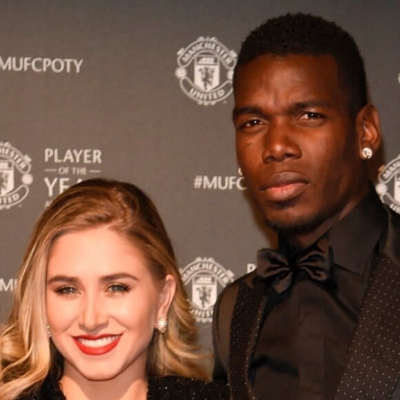 Paul Pogba et sa compagne Maria Salaues lors de la soirée du prix du joueur de l'année de Manchester United au stade Old Trafford à Manchester, Royaume Uni.