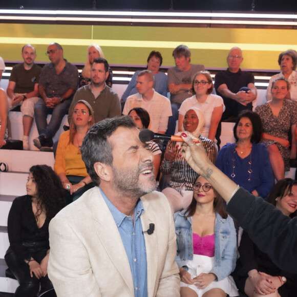 Exclusif - Bernard Montiel - Sur le plateau de l'émission TPMP (Touche Pas à Mon Poste) présentée en direct par C.Hanouna et diffusée sur C8 à Paris le 6 juin 2022. © Jack Tribeca / Bestimage 