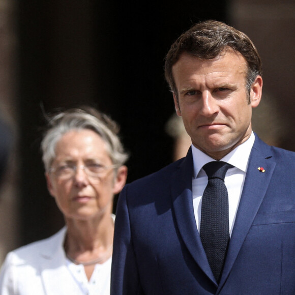 Le président de la République française, Emmanuel Macron et la Première ministre Elisabeth Borne lors de la cérémonie commémorative du 82ème anniversaire de l'Appel à la résistance du général Charles de Gaulle du 18 juin 1940, au mémorial du Mont-Valérien, à Suresne, France, le 18 juini 2022. © Stéphane Lemouton/Bestimage