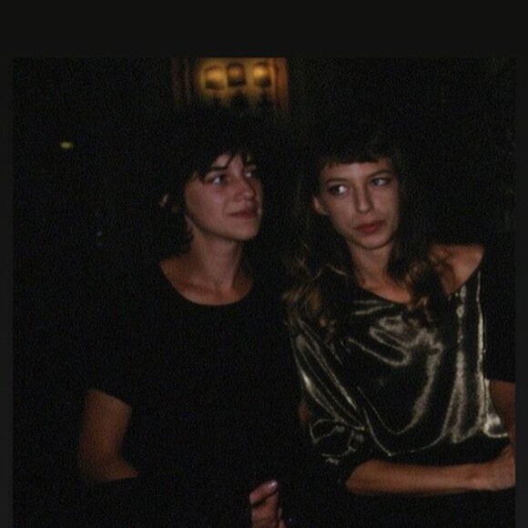 Charlotte Gainsbourg : une superbe photo avec sa soeur regrettée, Kate Barry