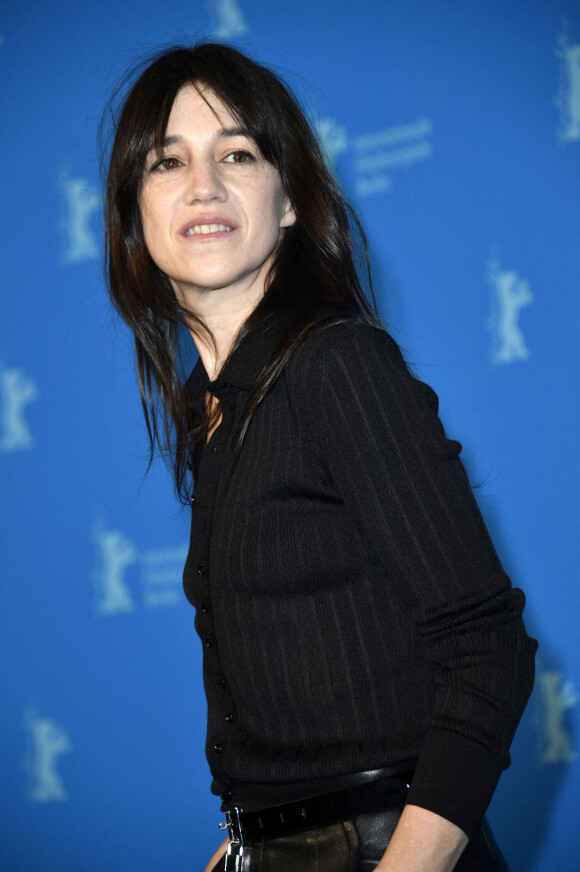 Charlotte Gainsbourg au photocall du film "Les passagers de la nuit" lors de la 72ème édition du festival international du film de Berlin (La Berlinale 2022). © Future-Image via Zuma Press/Bestimage