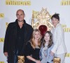Bernard Campan avec sa femme Anne et ses filles Loan et Nina - Avant première du film "Les Minions" au Grand Rex à Paris le 23 juin 2015
