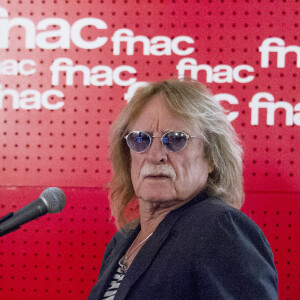 Exclusif - Le chanteur Christophe (Daniel Bevilacqua) en showcase-dédicace à la Fnac Saint-Lazare à Paris, pour la sortie de son nouvel album "Les vestiges du Chaos". Le 15 avril 2016 © Pierre Perusseau / Bestimage