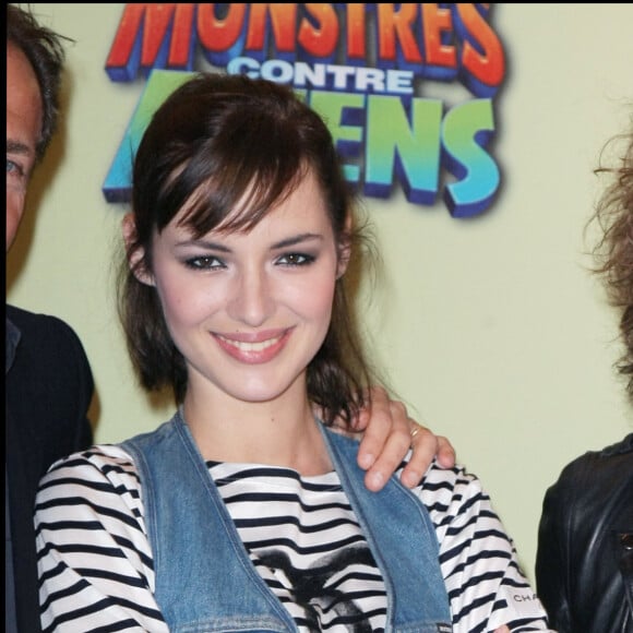 Louise Bourgoin, Julien Doré - Photocall du film "Monstres contre aliens" à l'Hôtel George V à Paris.