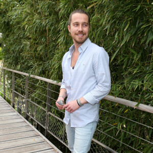 Julien Doré - People au village des Internationaux de France de tennis de Roland Garros à Paris. Le 29 mai 2015.