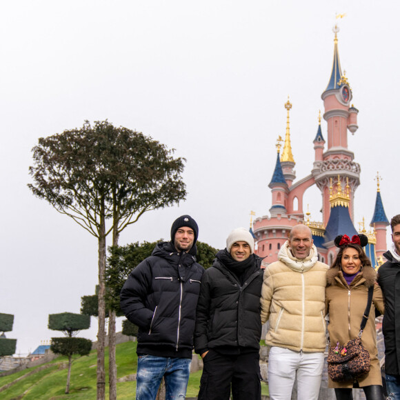 Zinédine Zidane avec sa femme Véronique et leurs fils Enzo Zidane, Luca Zidane, Elyaz Zidane, Théo Zidane - People au 30ème anniversaire du parc d'attractions Disneyland Paris à Marne-la-Vallée le 5 mars 2022. © Disney via Bestimage