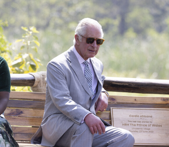 Le prince Charles, prince de Galles, visite le village d'Umusambi, le premier et le seul sanctuaire faunique de Kigali, géré par la Rwanda Wildlife Conservation Association (RWCA). Le 23 juin 2022. 