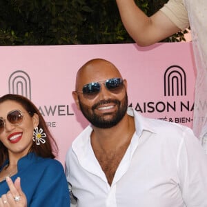 Exclusif - La chanteuse Asmaa Lamnawar entourée deNawel Debbouze avec son mari Fouad Ben Kouider - Inauguration de l'institut de beauté "Maison Nawel" à Marrakech au Maroc le 17 juin 2022. Sur 800 m2 d'espace intérieur et extérieur "Maison Nawel" est le plus grand salon de beauté au Maroc. Un institut dédié à la femme avec une expertise certaine sur l'ensemble des métiers de la beauté onglerie, coiffure, bar à sourcils, SPA et soins du corps et du visage. L'institut dispose également d'un salon privé VIP ainsi qu'un espace pour enfants afin d'occuper vos petits pendant que vous êtes chouchou par nos esthéticiennes beauté. Un concept store a également été pensé pour mettre en avant des pièces uniques de jeunes créateurs de tous bords, de différentes nationalités. © Rachid Bellak/Bestimage