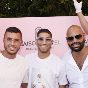 Exclusif - Les footballeurs Selim Amallah etLe footballeur Selim Amallah, Fouad Ben Kouider, Nabil Dirar - Inauguration de l'institut de beauté "Maison Nawel" à Marrakech au Maroc le 17 juin 2022. Sur 800 m2 d'espace intérieur et extérieur "Maison Nawel" est le plus grand salon de beauté au Maroc. Un institut dédié à la femme avec une expertise certaine sur l'ensemble des métiers de la beauté onglerie, coiffure, bar à sourcils, SPA et soins du corps et du visage. L'institut dispose également d'un salon privé VIP ainsi qu'un espace pour enfants afin d'occuper vos petits pendant que vous êtes chouchou par nos esthéticiennes beauté. Un concept store a également été pensé pour mettre en avant des pièces uniques de jeunes créateurs de tous bords, de différentes nationalités. © Rachid Bellak/Bestimage