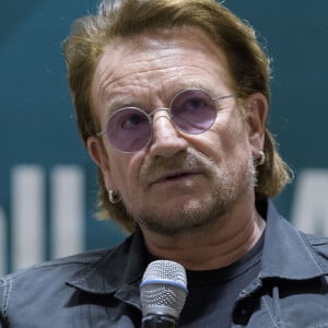 Bono se mobilise en faveur de l'éducation des adolescentes au siège de l'ONU à New York, le 11 février 2020. Le leader du groupe U2 a notamment alerté les nations sur le manque d'Education des adolescentes qui toucherait 130 millions d'enfants dans le monde, en décrivant ce fléau de "maladie mortelle". 