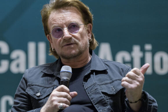 Bono se mobilise en faveur de l'éducation des adolescentes au siège de l'ONU à New York, le 11 février 2020. Le leader du groupe U2 a notamment alerté les nations sur le manque d'Education des adolescentes qui toucherait 130 millions d'enfants dans le monde, en décrivant ce fléau de "maladie mortelle". 