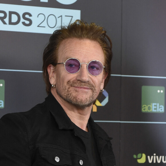 Bono - Les lauréats posent dans la salle de presse lors du "40 Principales Music Awards" à Madrid le 10 novembre 2017. 