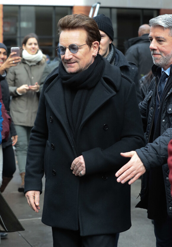 Le chanteur Bono à la sortie du restaurant Upland à New York. Le 10 mars 2017