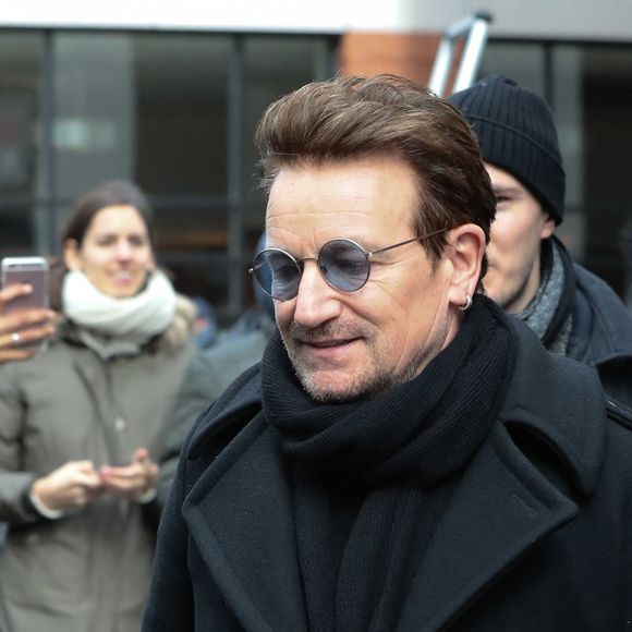 Le chanteur Bono à la sortie du restaurant Upland à New York. Le 10 mars 2017