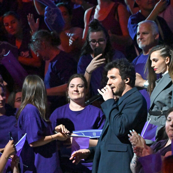 Exclusif - Amir durant l'enregistrement de l'émission de télévision "Le Plus Grand Karaoké de France" dans le théâtre antique d'Orange, diffusée le 29 juin sur M6. © Bruno Bebert / Bestimage