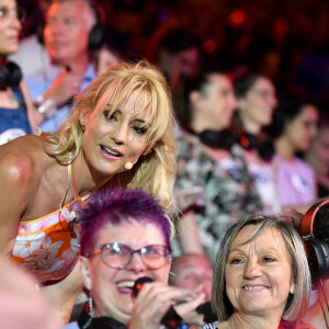 Exclusif - Elodie Gossuin durant l'enregistrement de l'émission de télévision "Le Plus Grand Karaoké de France" dans le théâtre antique d'Orange, diffusée le 29 juin sur M6. © Bruno Bebert / Bestimage