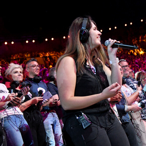 Exclusif - Elodie Gossuin durant l'enregistrement de l'émission de télévision "Le Plus Grand Karaoké de France" dans le théâtre antique d'Orange, diffusée le 29 juin sur M6. © Bruno Bebert / Bestimage