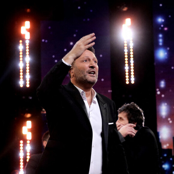 Exclusif - Arthur Essebag - Enregistrement des 10 ans de l'émission "Vendredi tout est permis (VTEP)", présentée par A.Essebag et diffusée le 29 janvier sur TF1 © Jacovides-Moreau / Bestimage Anniversaire exceptionnel pour l'émission culte de TF1, " Vendredi Tout Est Permis "  !  VTEP célèbre ses 10 ans, au Dôme de Paris, devant un public déchaîné. Pour cette soirée exceptionnelle, Arthur est accompagné des plus grandes stars et des sociétaires de l'émission pour une soirée XXL. Plus de 50 artistes sur scène viendront célébrer l'émission la plus drôle et déjantée du PAF. Tous se prêteront au jeu des épreuves cultes qui ont fait le succès de VTEP : Let's Dance, Casting Pub, Amuse-bouche, ABC Story, Décollage Immédiat, Mime à la chaîne et le fameux Décor Penché... Attention, tout peut arriver dans ce VTEP de légende avec des artistes survoltés et parfois incontrôlables mais aussi des happenings hallucinants. VTEP est encore et toujours l'émission de tous les records : Arthur, en début d'émission, enverra un texto à une trentaine d'artistes pour participer au plus grand Speed Quiz de tous les temps ! Alors, qui répondra présent ? Qu'ils soient chez eux, au sport, au resto avec des amis... ils auront 1h pour rejoindre Arthur et ses invités au Dôme de Paris. Plus que jamais, VTEP prône LE VIVRE ENSEMBLE ou plutôt le RIRE ENSEMBLE !  " Vendredi Tout Est Permis " est le programme où les célébrités - humoristes, chanteurs, comédiens, animateurs... - dépassent toutes les limites sans jamais se prendre au sérieux. Pas de gagnant, pas de perdant : l'unique enjeu est de s'amuser, pour les invités comme pour les téléspectateurs et ça depuis déjà 10 ans ! 