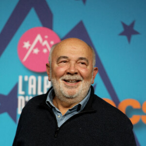 Gérard Jugnot au photocall de la soirée d'ouverture de la 25ème édition du Festival international du film de comédie de l'Alpe d'Huez le 17 janvier 2022. © Dominique Jacovides / Bestimage 