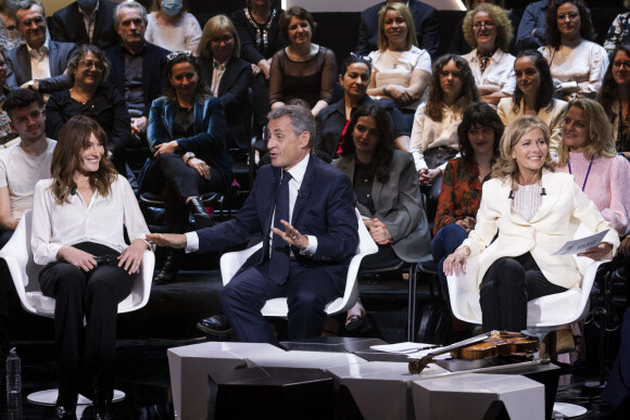 Exclusif - Carla Bruni Sarkozy et son mari Nicolas Sarkozy, Claire Chazal - Enregistrement de l'émission "Le Grand Echiquier", diffusée le 1er juillet sur France 2. Le 21 mars 2022 © Cyril Moreau / Bestimage