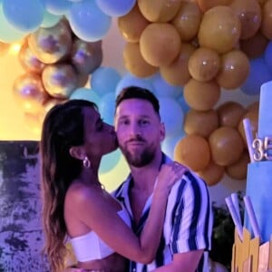 Lionel Messi fête ses 35 ans avec sa femme Antonela.