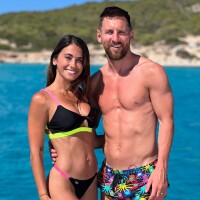 Lionel Messi au top à Ibiza, avec sa femme Antonela très sexy en maillot de bain