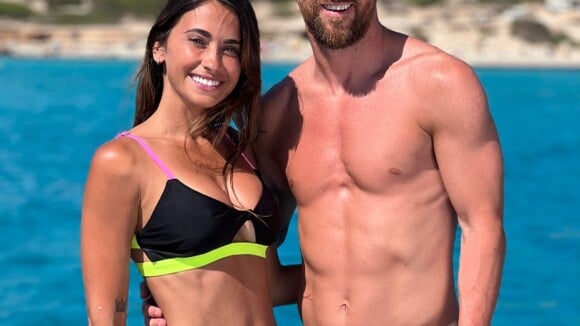 Lionel Messi au top à Ibiza, avec sa femme Antonela très sexy en maillot de bain