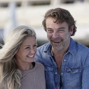 Patrick Puydebat et sa compagne Magali rient aux éclats en marge du festival Canneseries saison 3 à Cannes le 10 octobre 2020. © Norbert Scanella / Panoramic / Bestimage