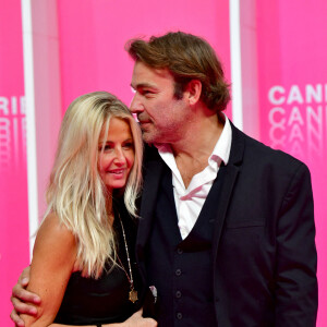 Patrick Puydebat et sa compagne Magali au photocall de la seconde soirée du festival Canneseries saison 3 au Palais des Festivals à Cannes, le 10 octobre 2020. © Bruno Bebert / Bestimage