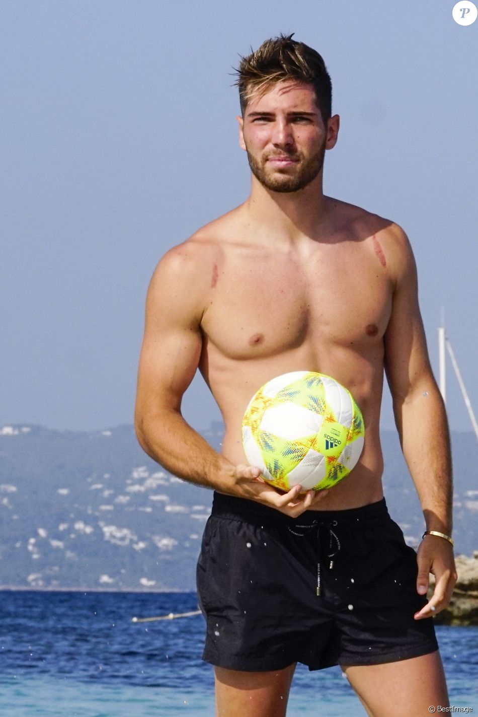 Exclusif Luca Zidane a été aperçu avec des amis en train de jouer au