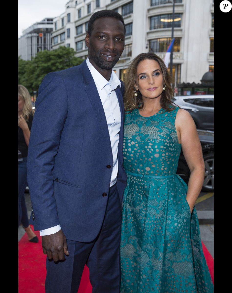 Omar Sy et sa femme Hélène boucles d'oreilles Messika) - Première du film "Jurassic World" à l'Ugc Normandie à Paris le 29 mai 2015.